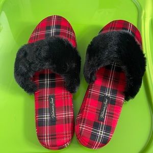 Victoria’s Secret red plaid black faux fur medium slippers y2K mall holiday